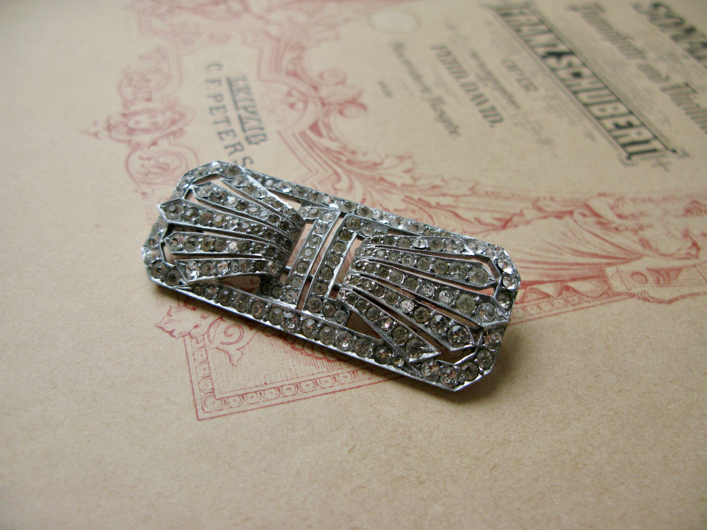 Deco brooch