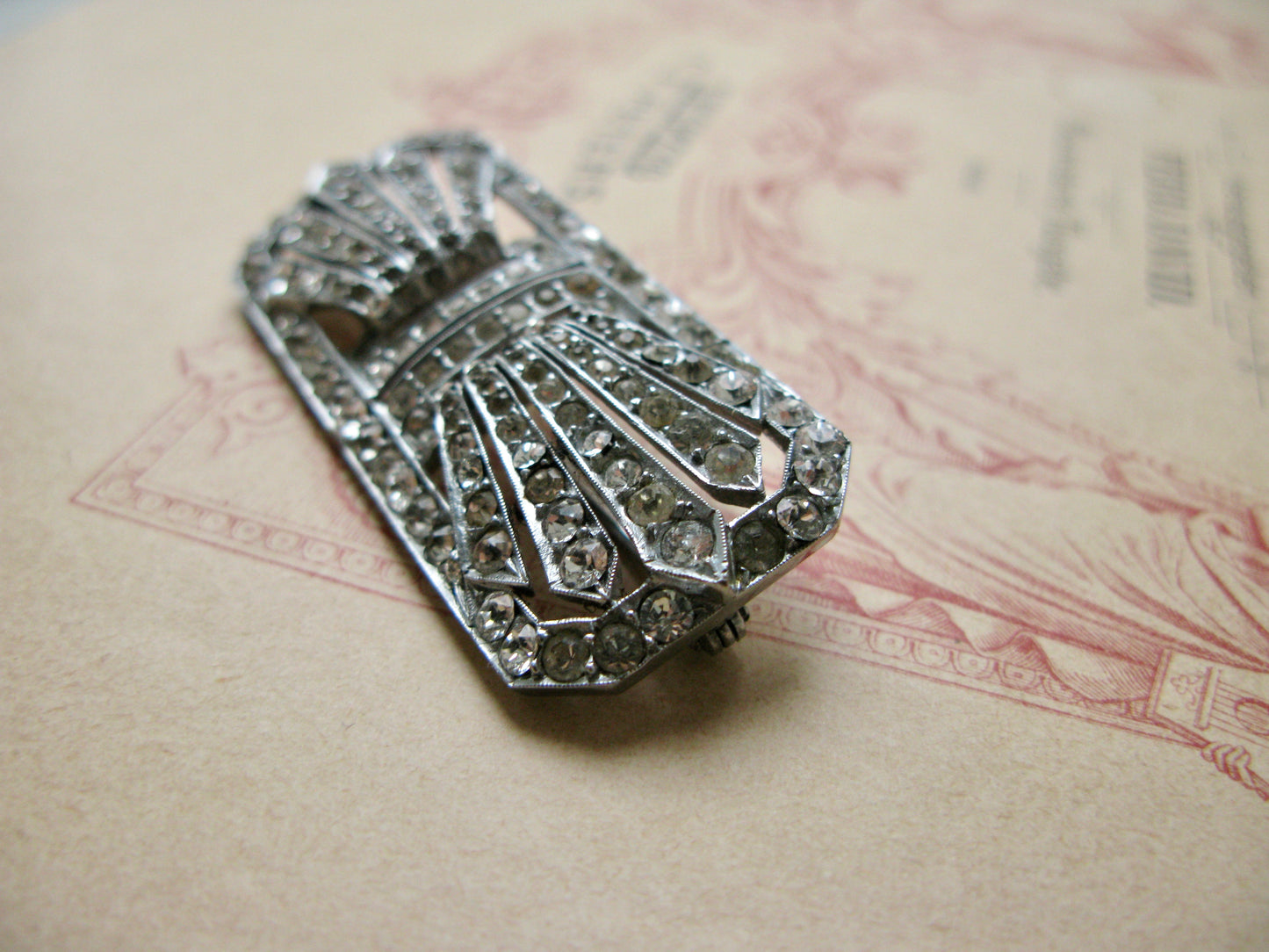 Deco brooch