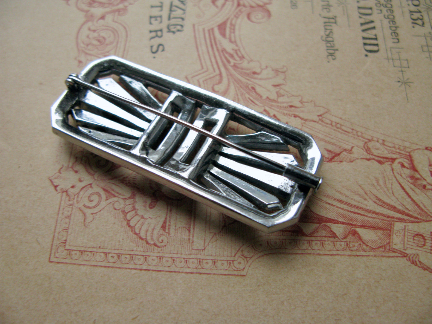 Deco brooch