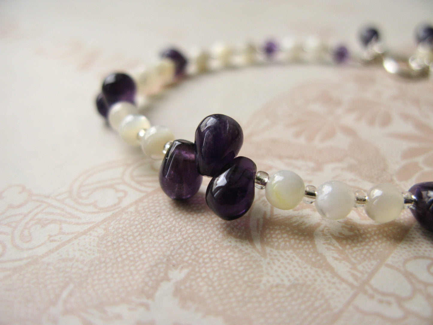 Grapevine bracelet in pearl white