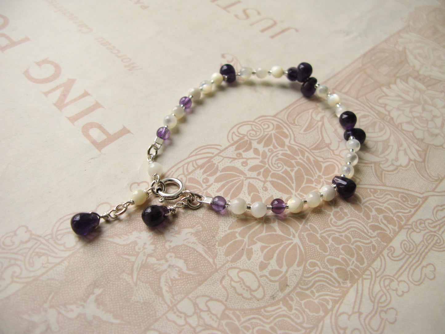 Grapevine bracelet in pearl white