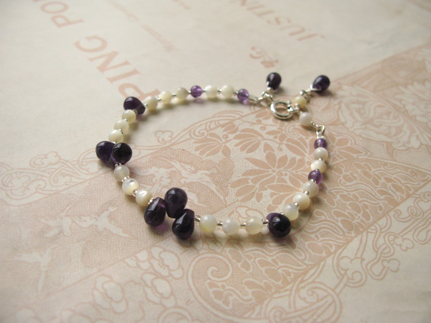 Grapevine bracelet in pearl white