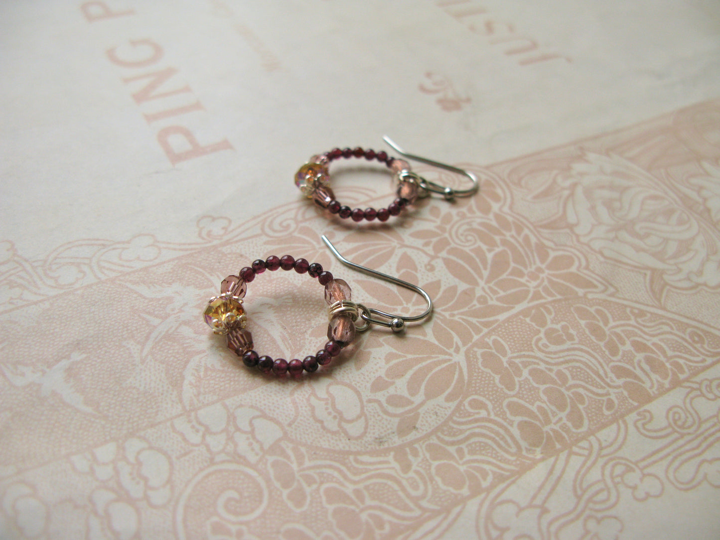 Secret Garden little hoop earrings in garnet