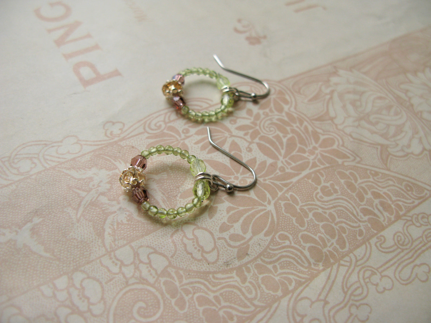 Secret Garden little hoop earrings in peridot