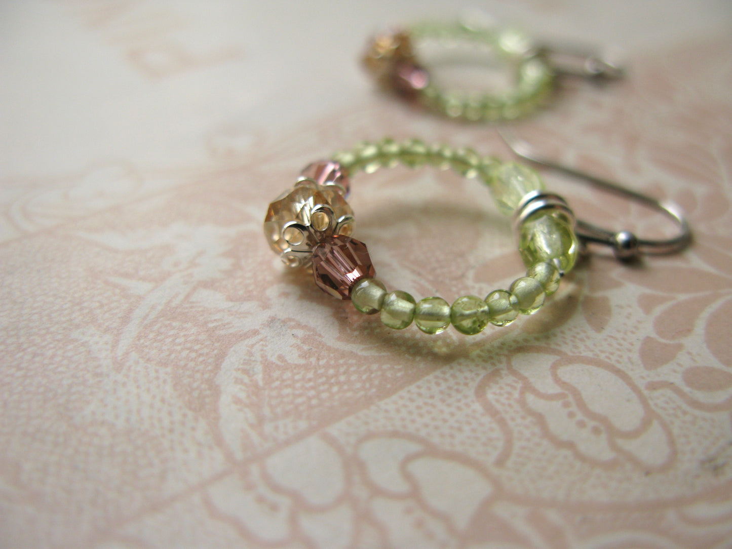 Secret Garden little hoop earrings in peridot