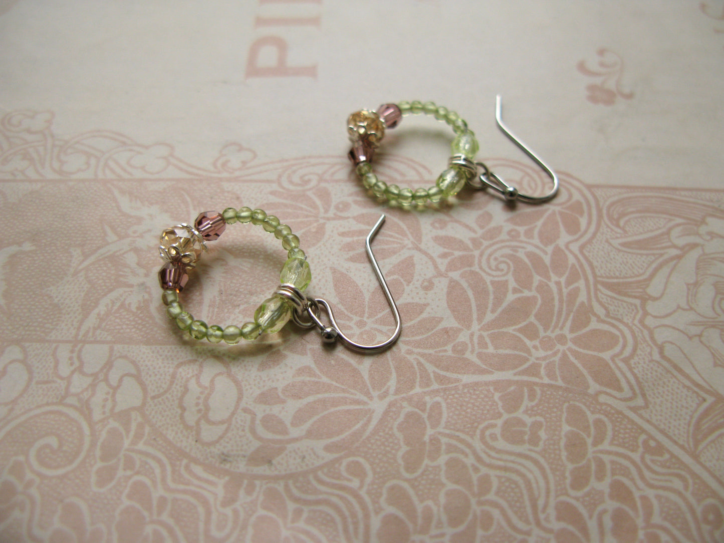 Secret Garden little hoop earrings in peridot