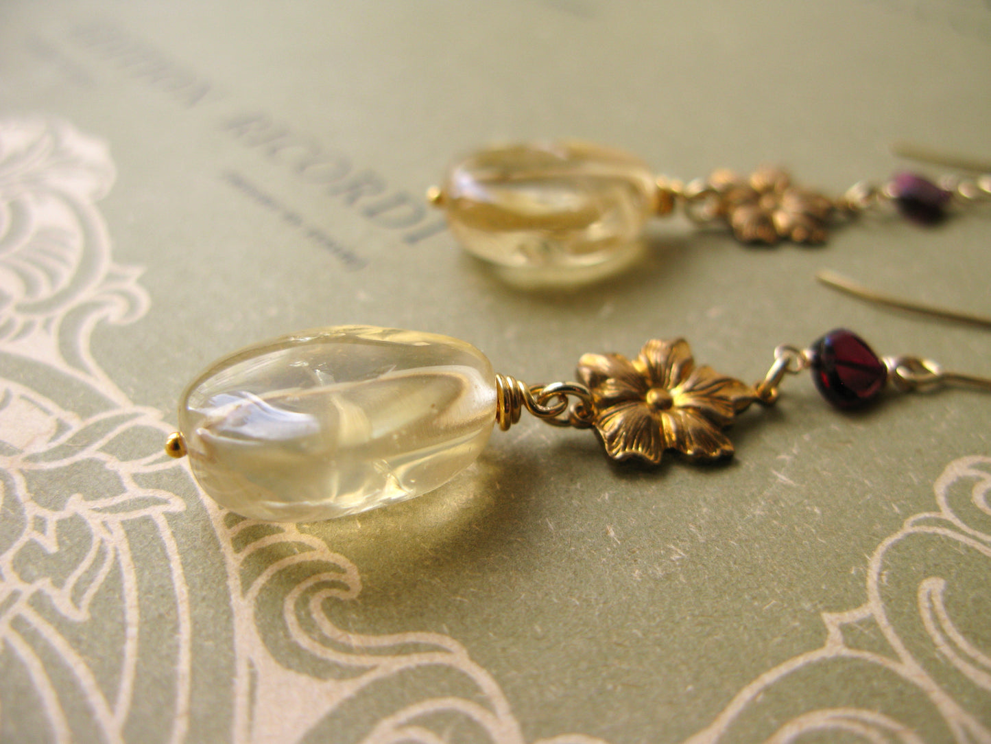 Queen Flora medium earrings