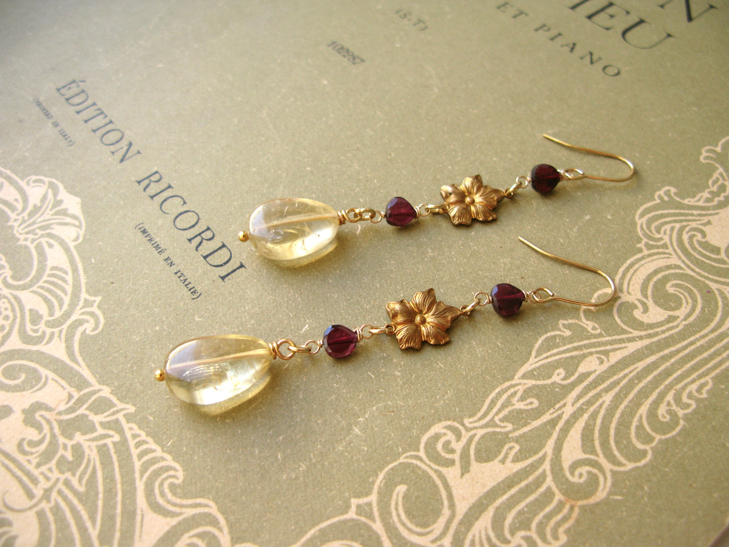 Queen Flora long earrings