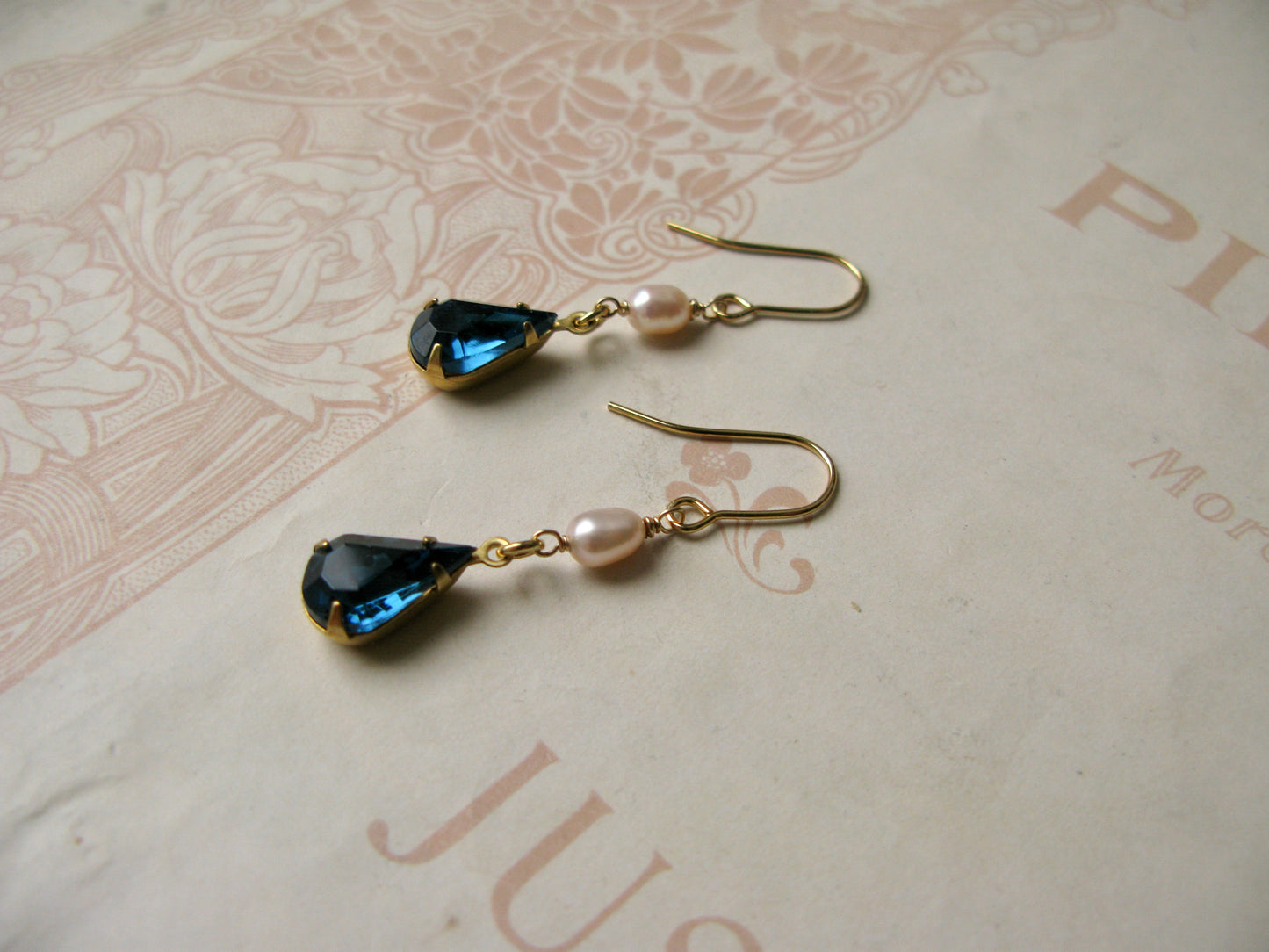 Mitzi mini earrings in pearl + blue