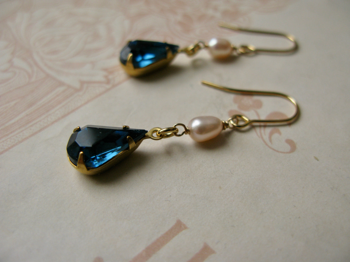 Mitzi mini earrings in pearl + blue