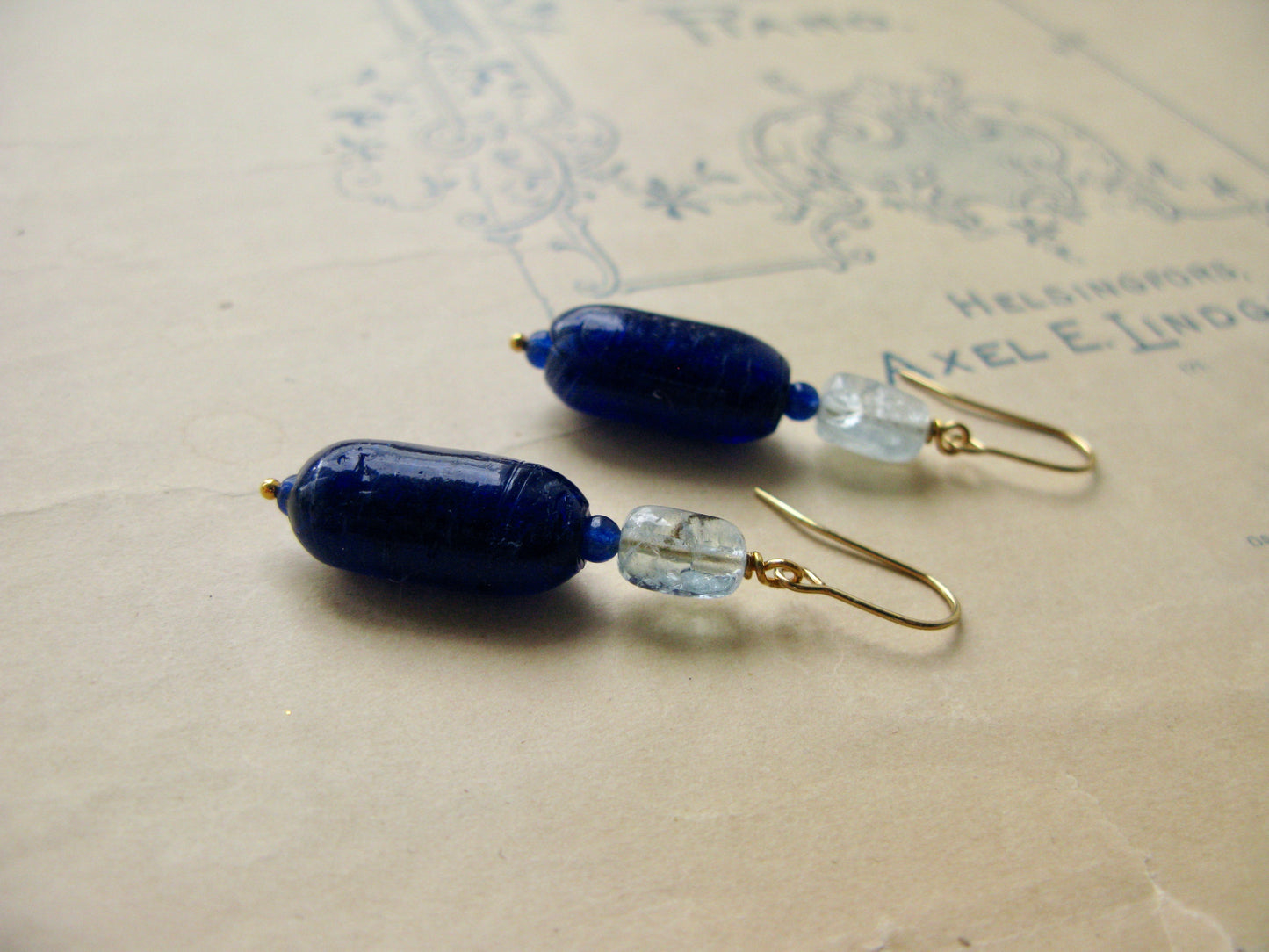 Par Avion midi earrings