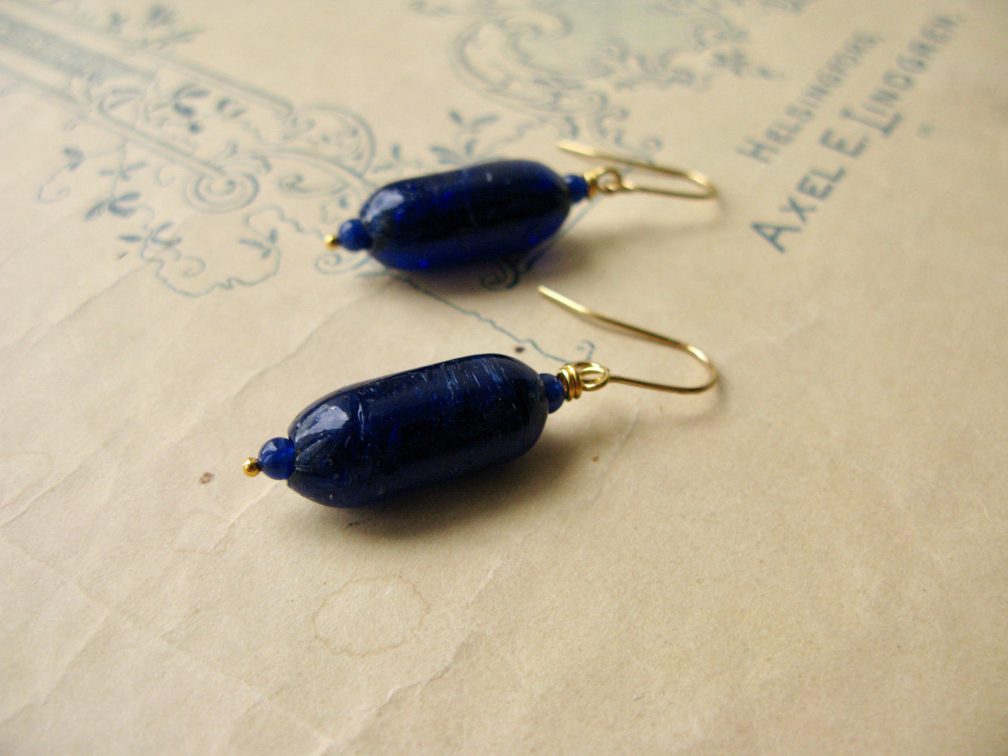 Par Avion short earrings