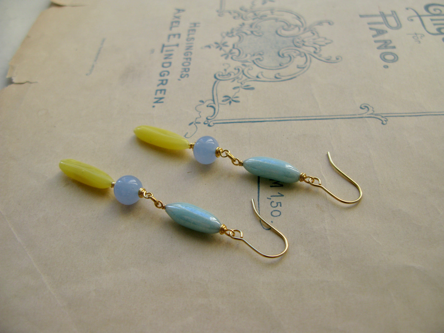 Palette long earrings in lemon