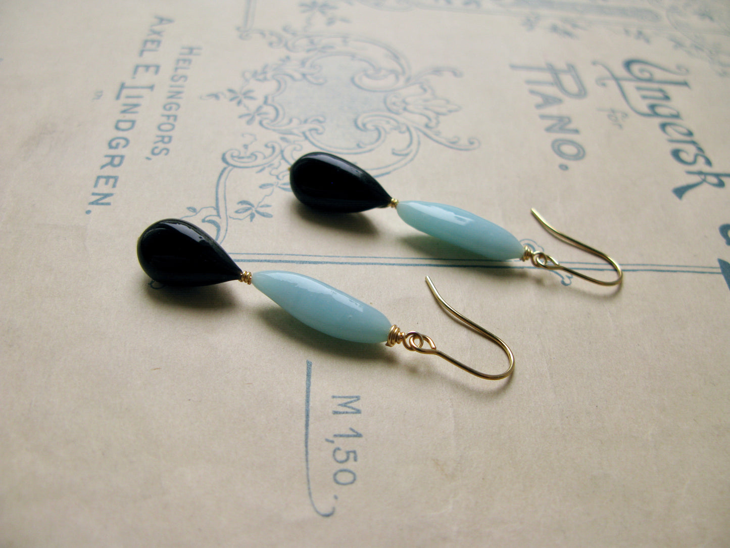 Jester earrings in aqua black