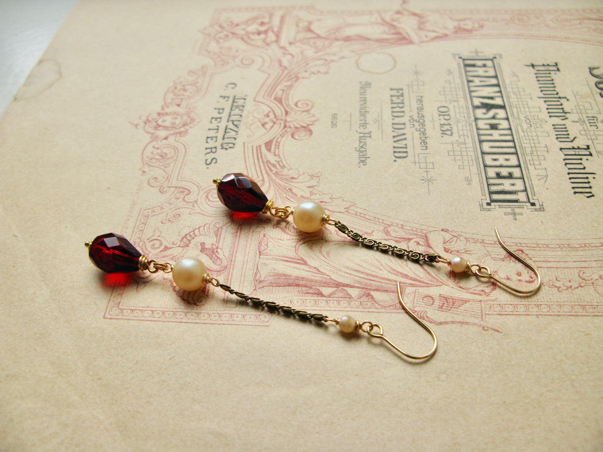 Queen of Hearts long chain+pearl earrings