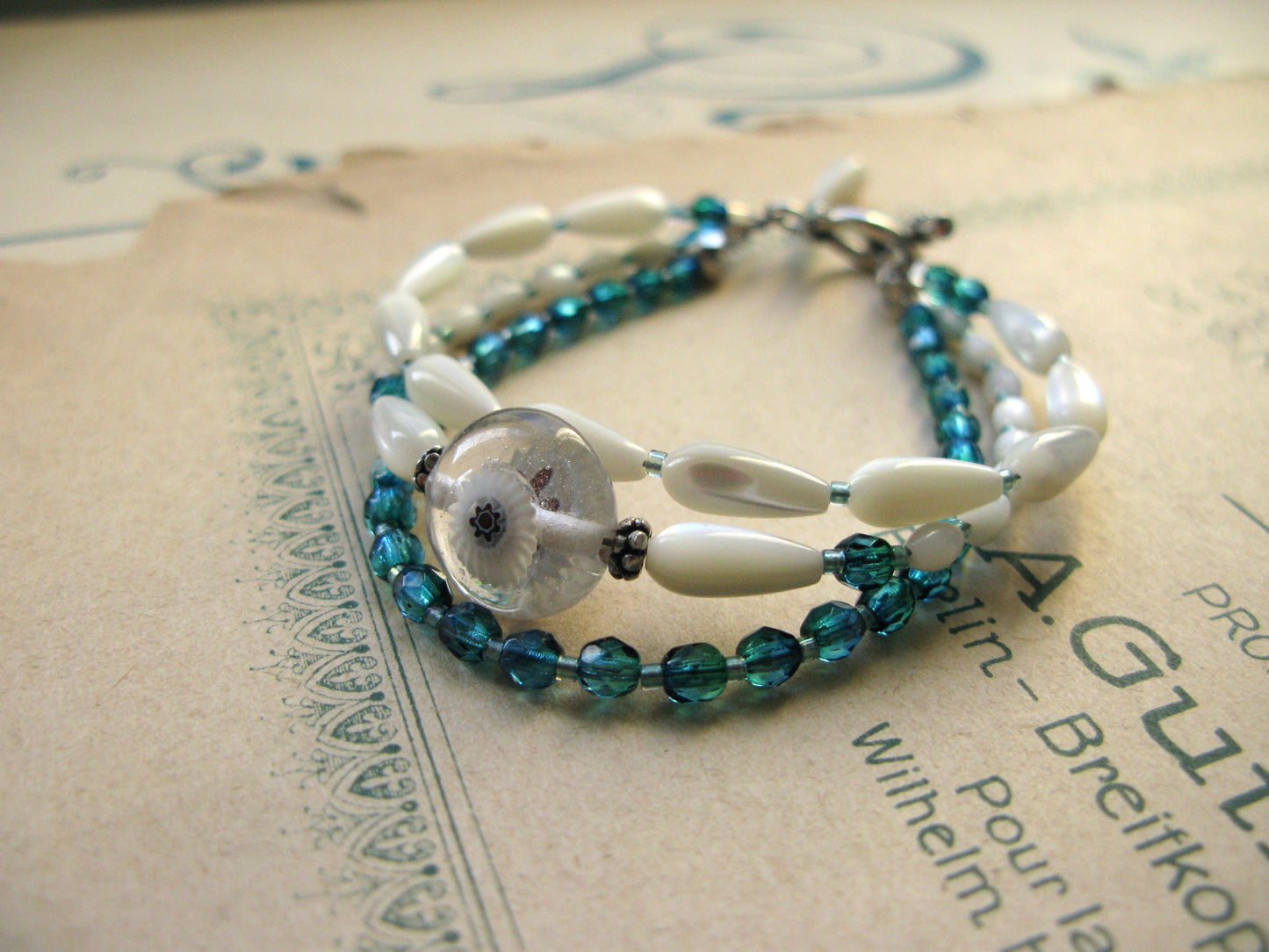 Lily 3-string bracelet in aqua