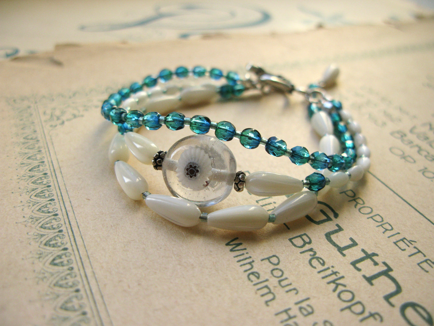 Lily 3-string bracelet in aqua