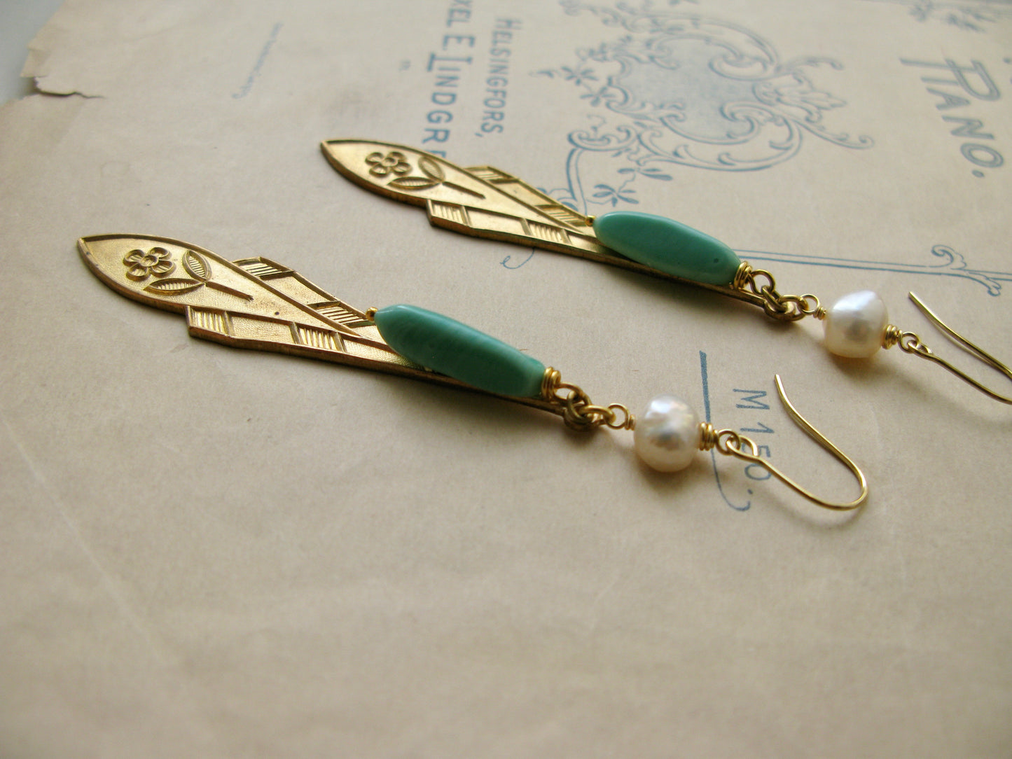 Plume earrings in mint