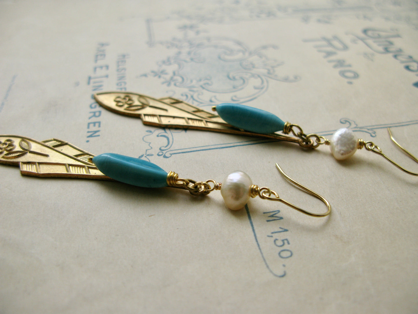 Plume earrings in aqua