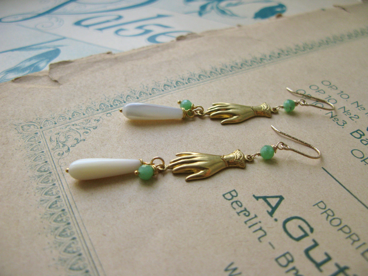 Amitié earrings in white