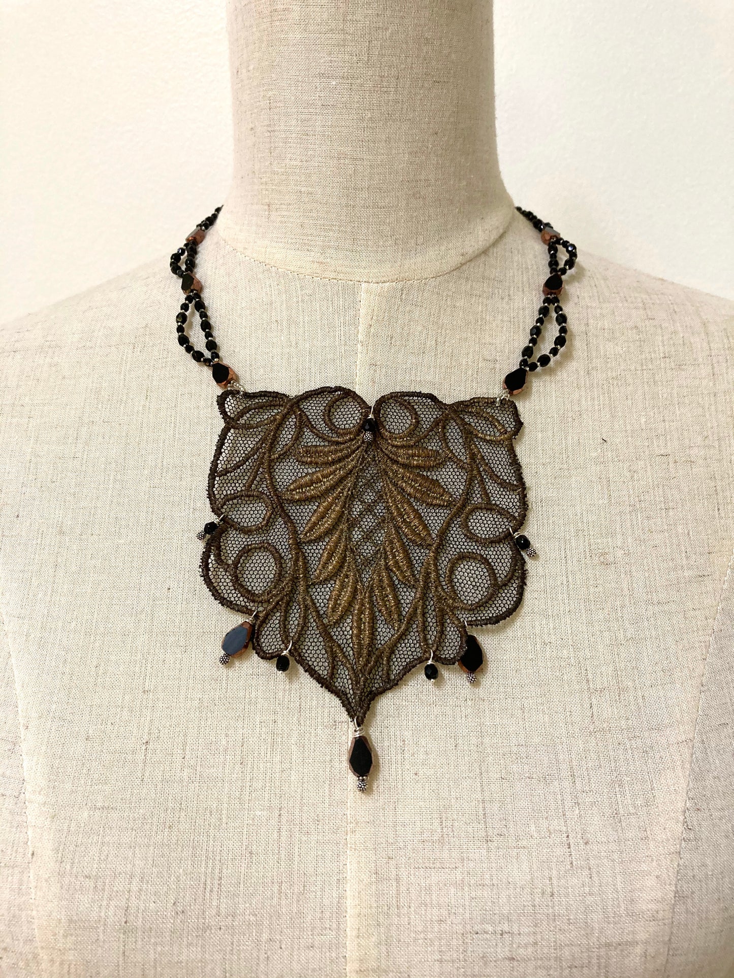 Asta antique lace necklace