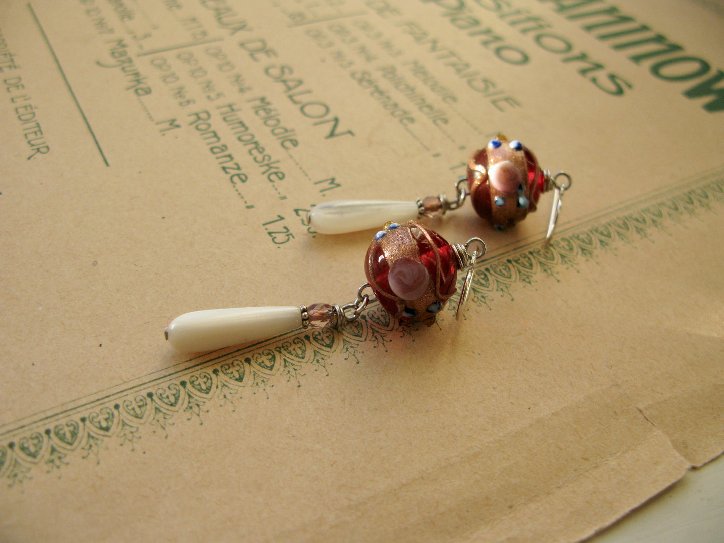 Lily earrings in red + white