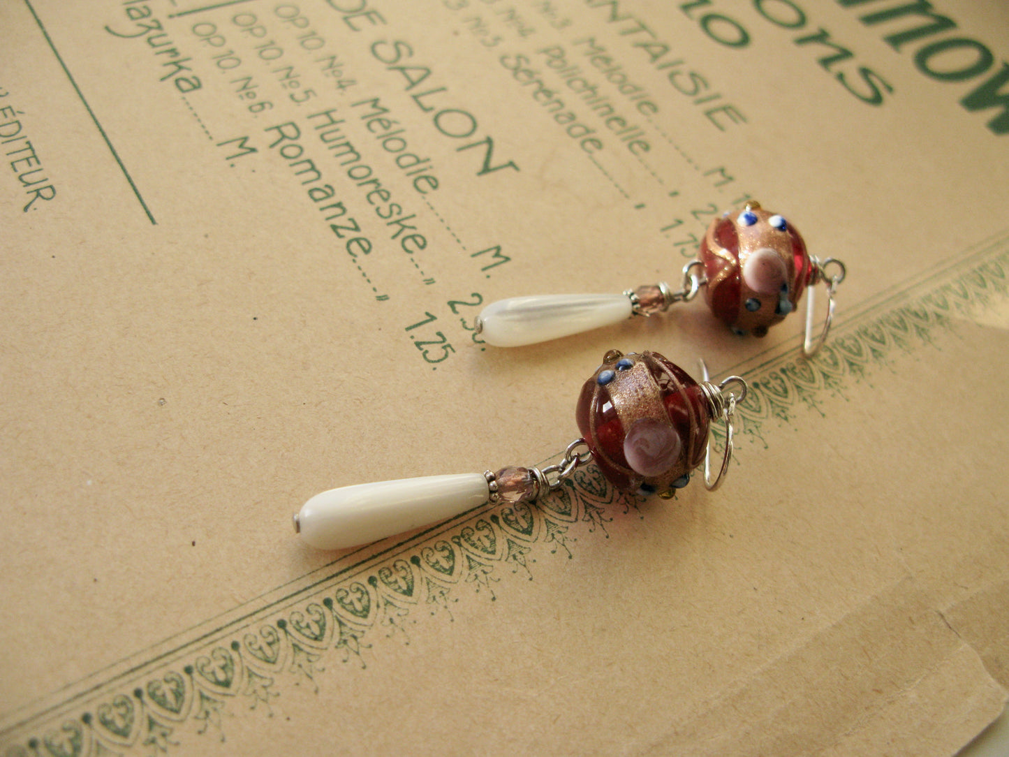 Lily earrings in red + white