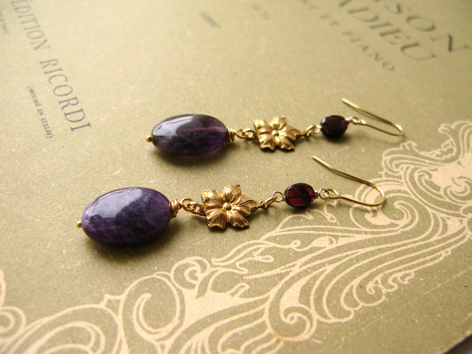 Queen Flora medium earrings in amethyst