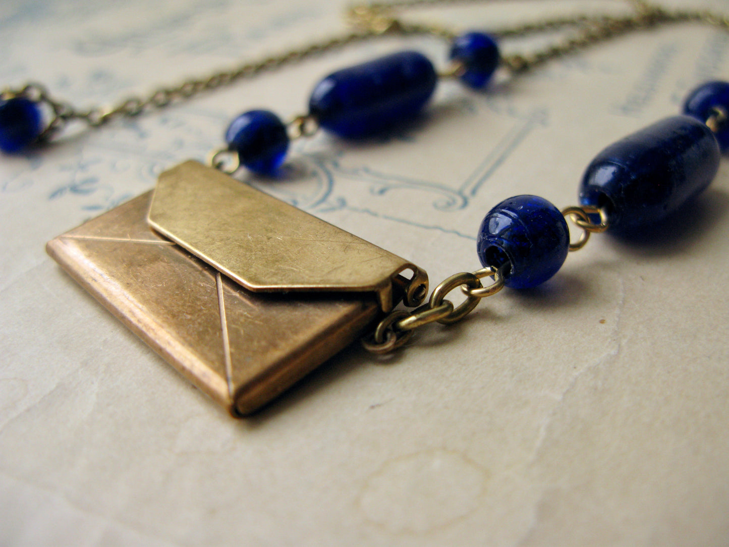 Par Avion necklace in navy