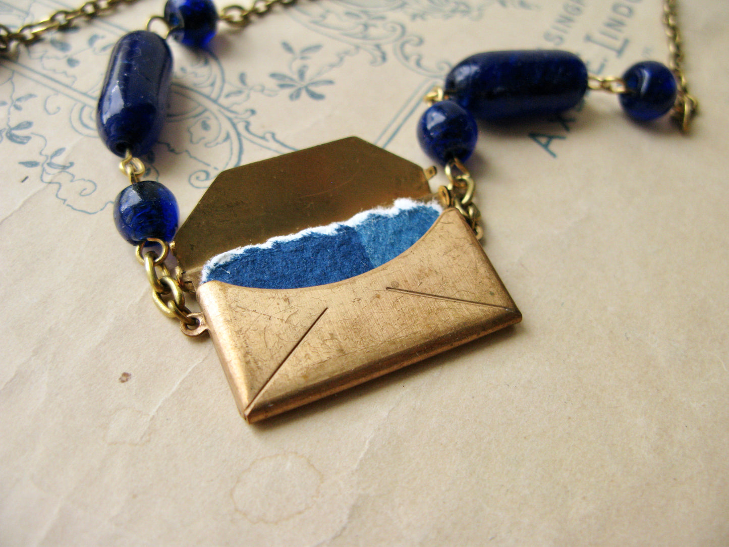 Par Avion necklace in navy