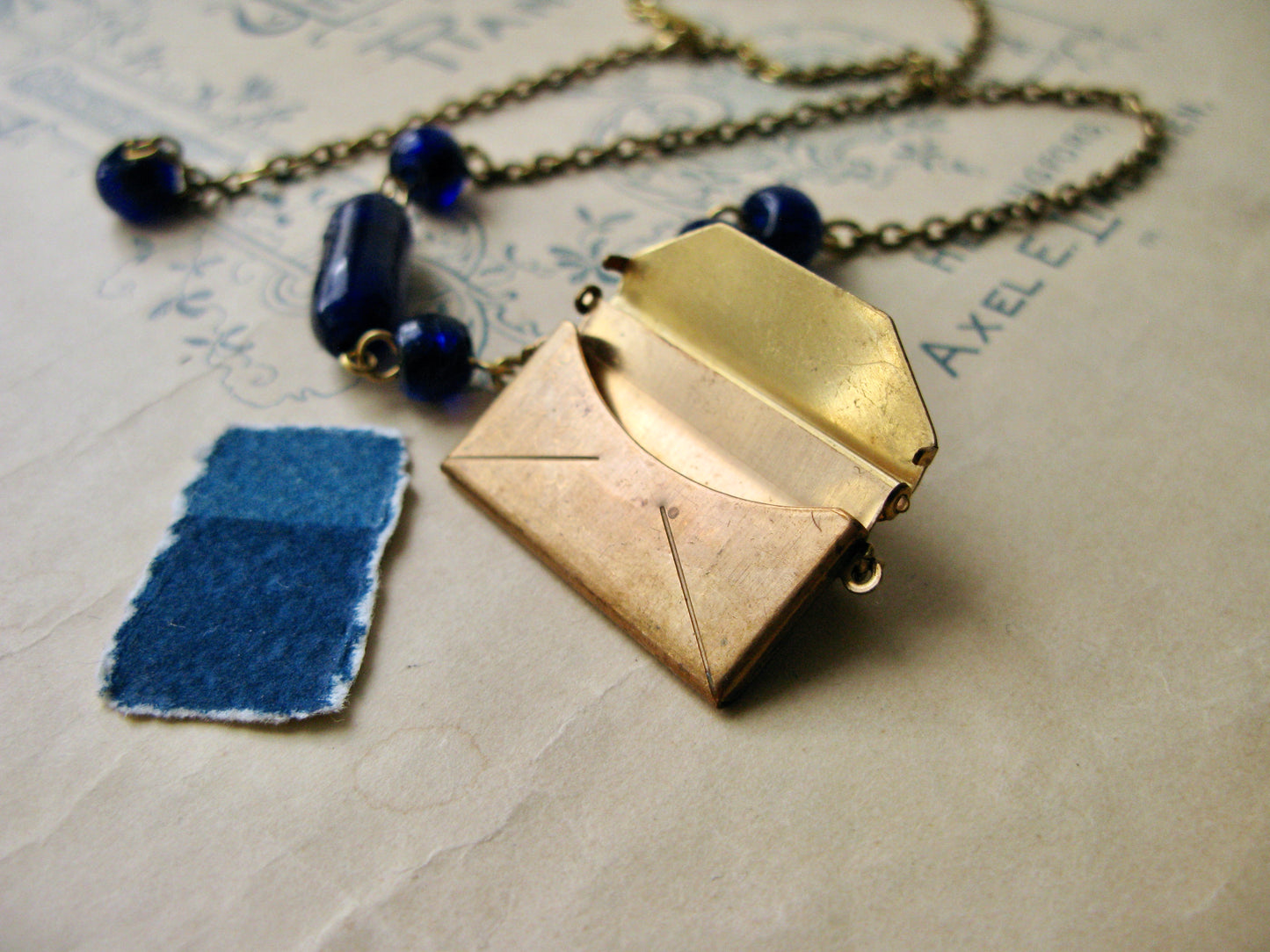 Par Avion necklace in navy