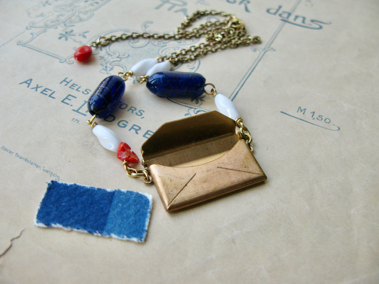 Par Avion necklace in tricolore