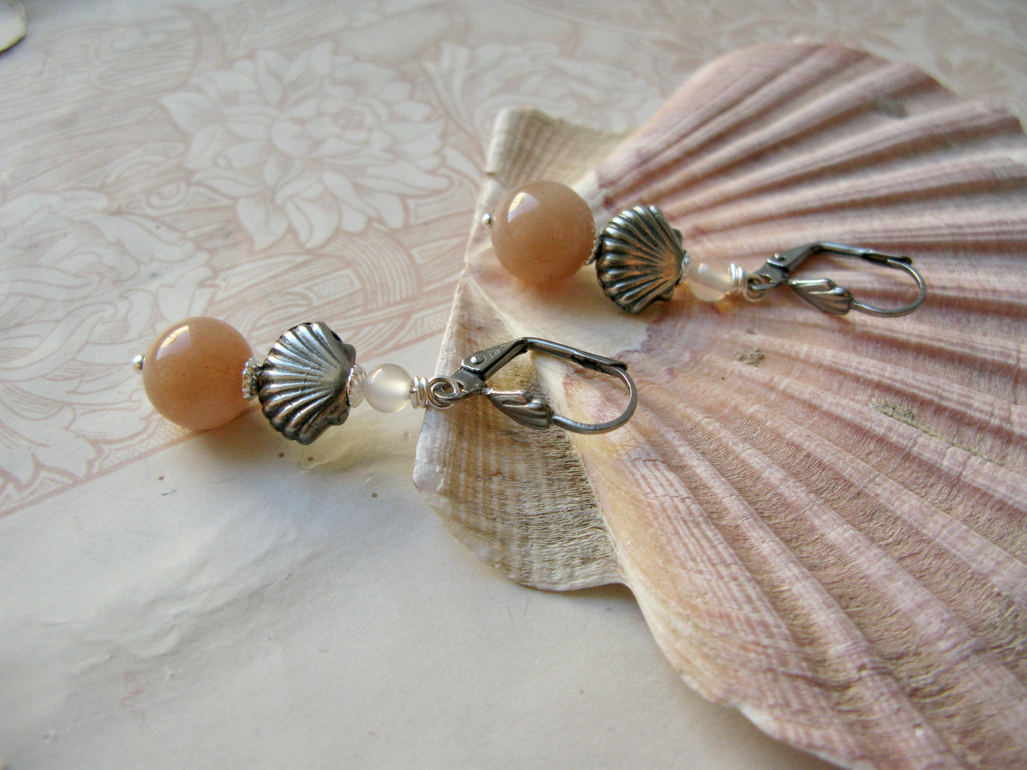 Aphrodite Seashell earrings in silver