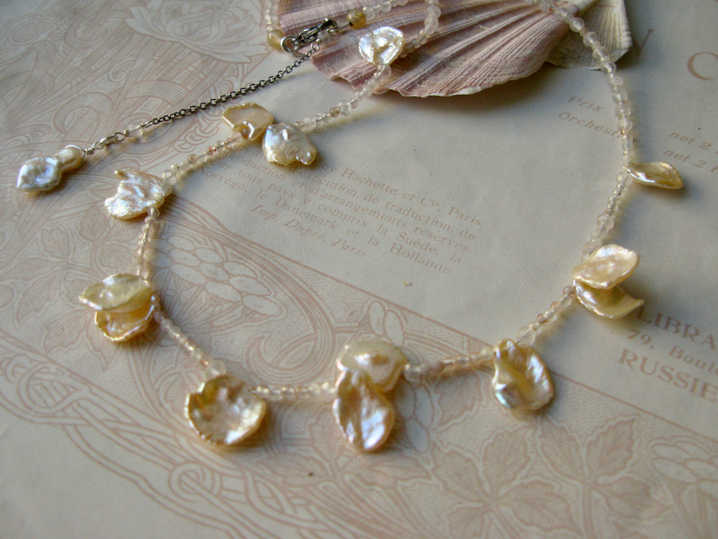 Aphrodite pearl necklace