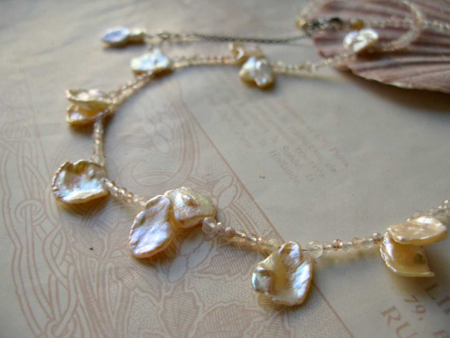 Aphrodite pearl necklace