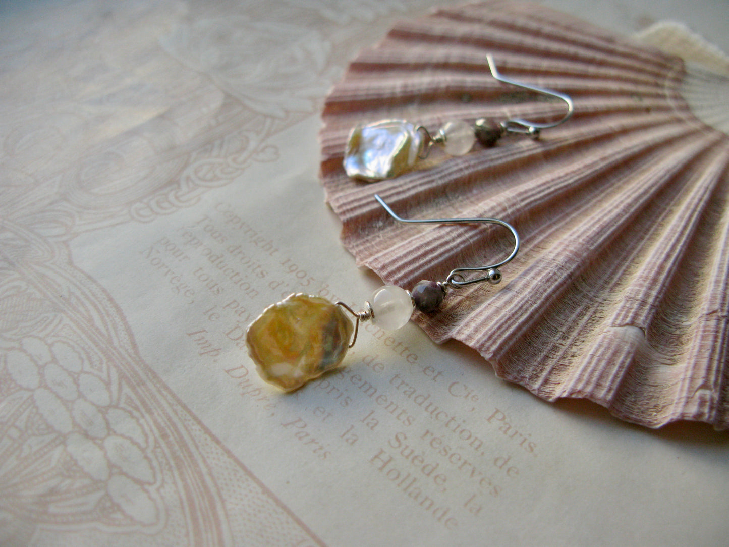 Aphrodite pearl earrings