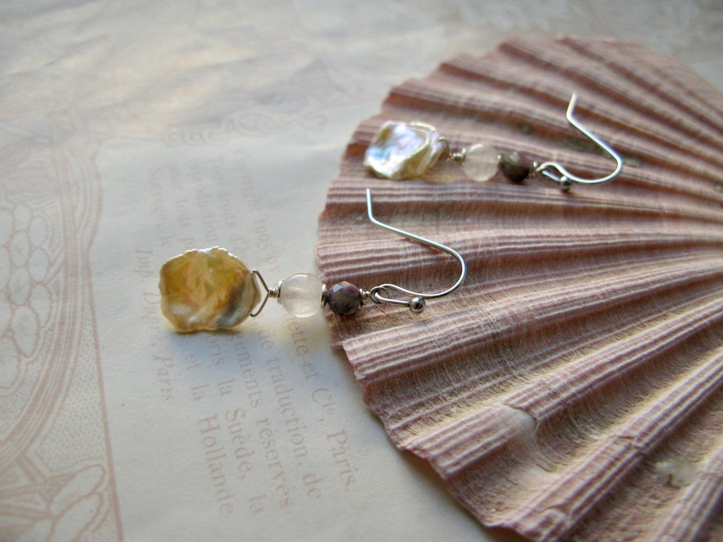 Aphrodite pearl earrings