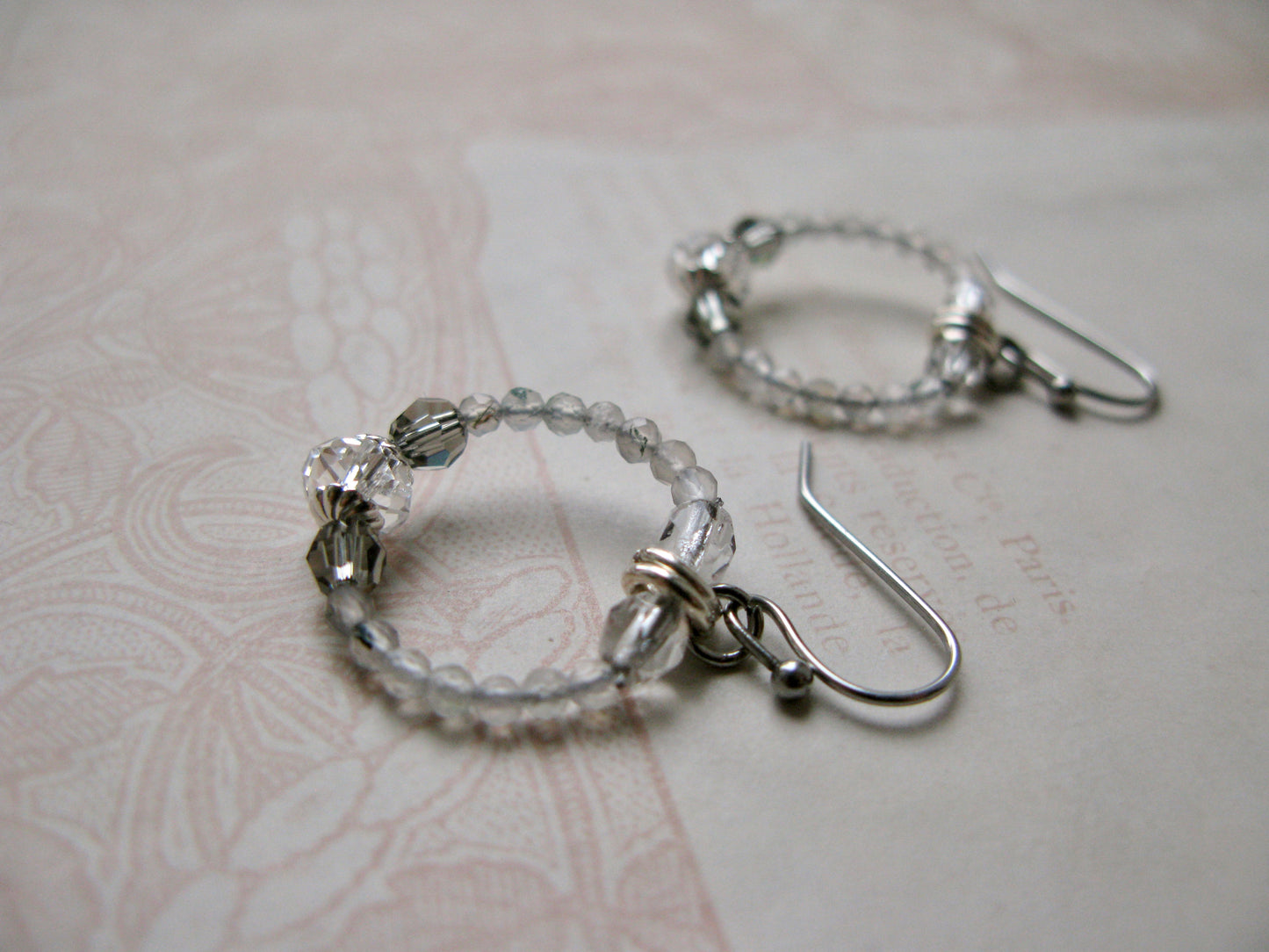 Secret Garden little hoop earrings in cool frost