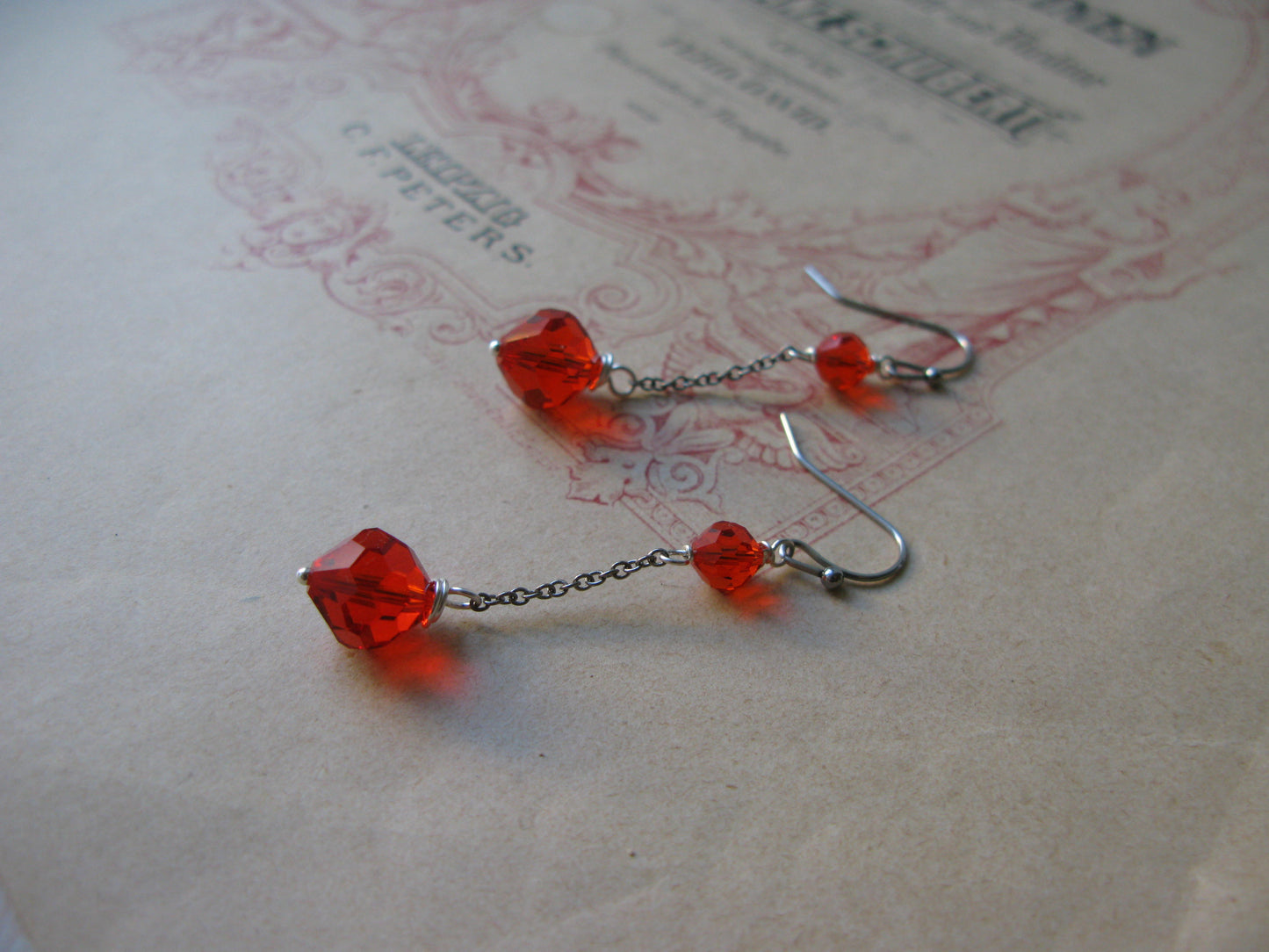 Old Hollywood crystal drop short earrings in hyacinth