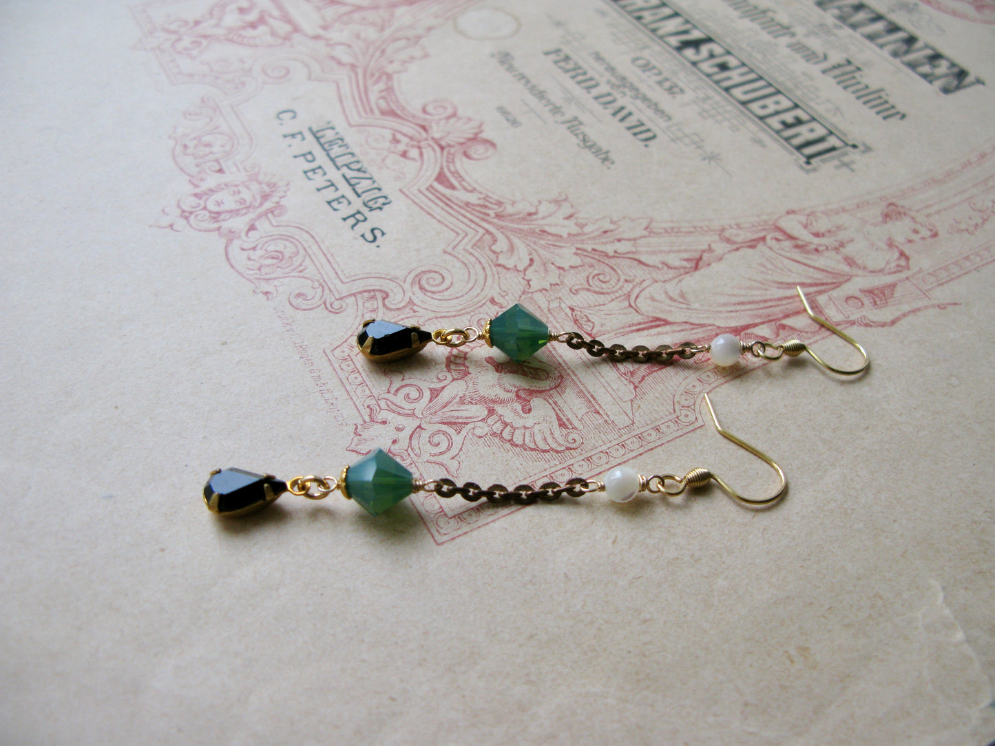 Deco earrings in black & green