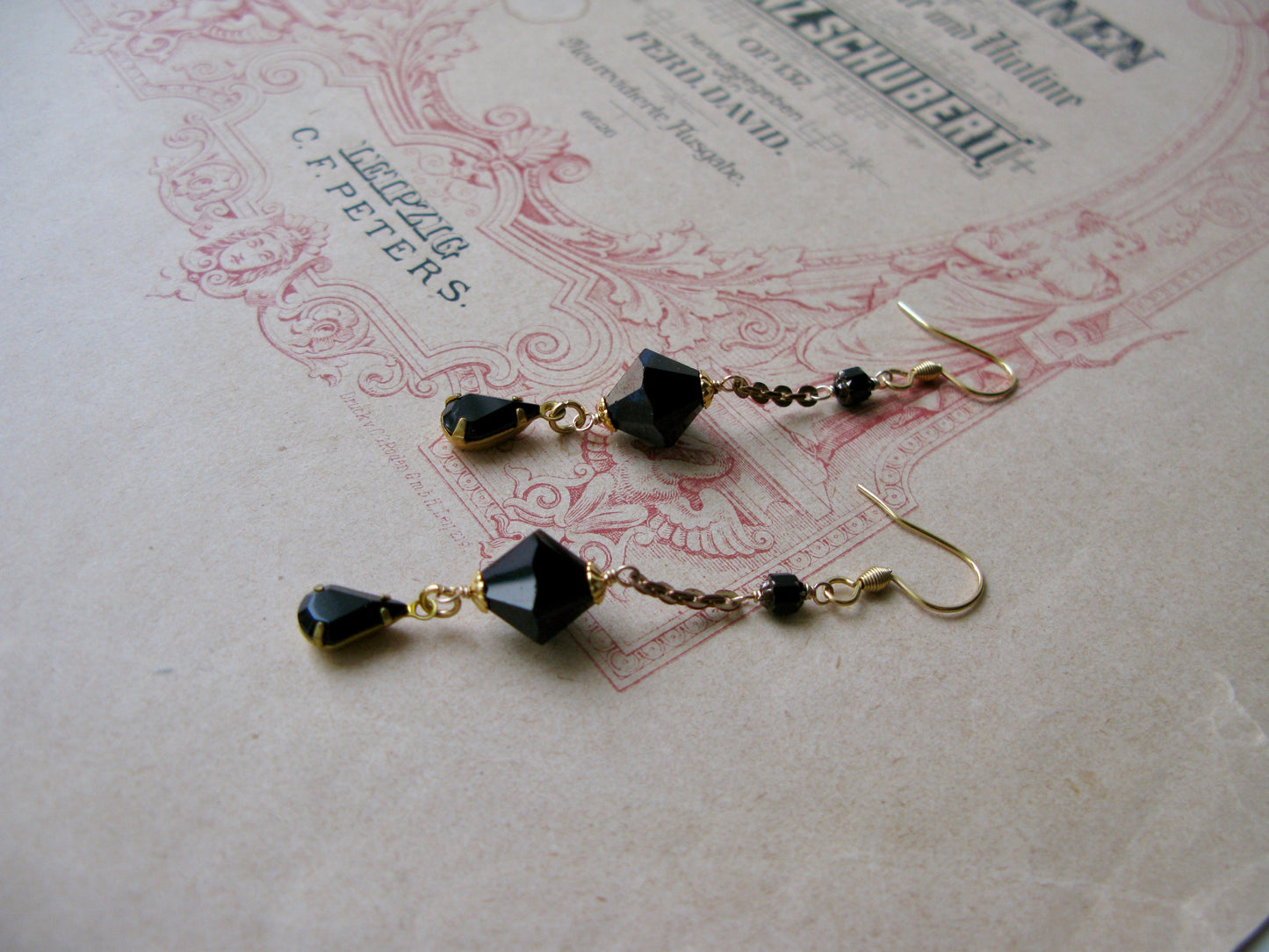 Deco earrings in black