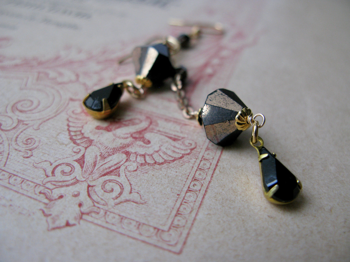 Deco earrings in black