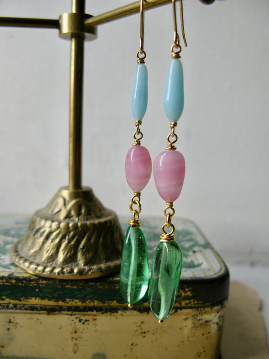 Palette long earrings in green