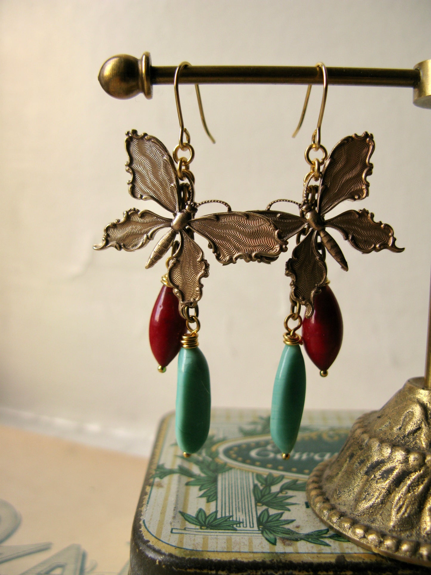Papillon earrings in mint/red