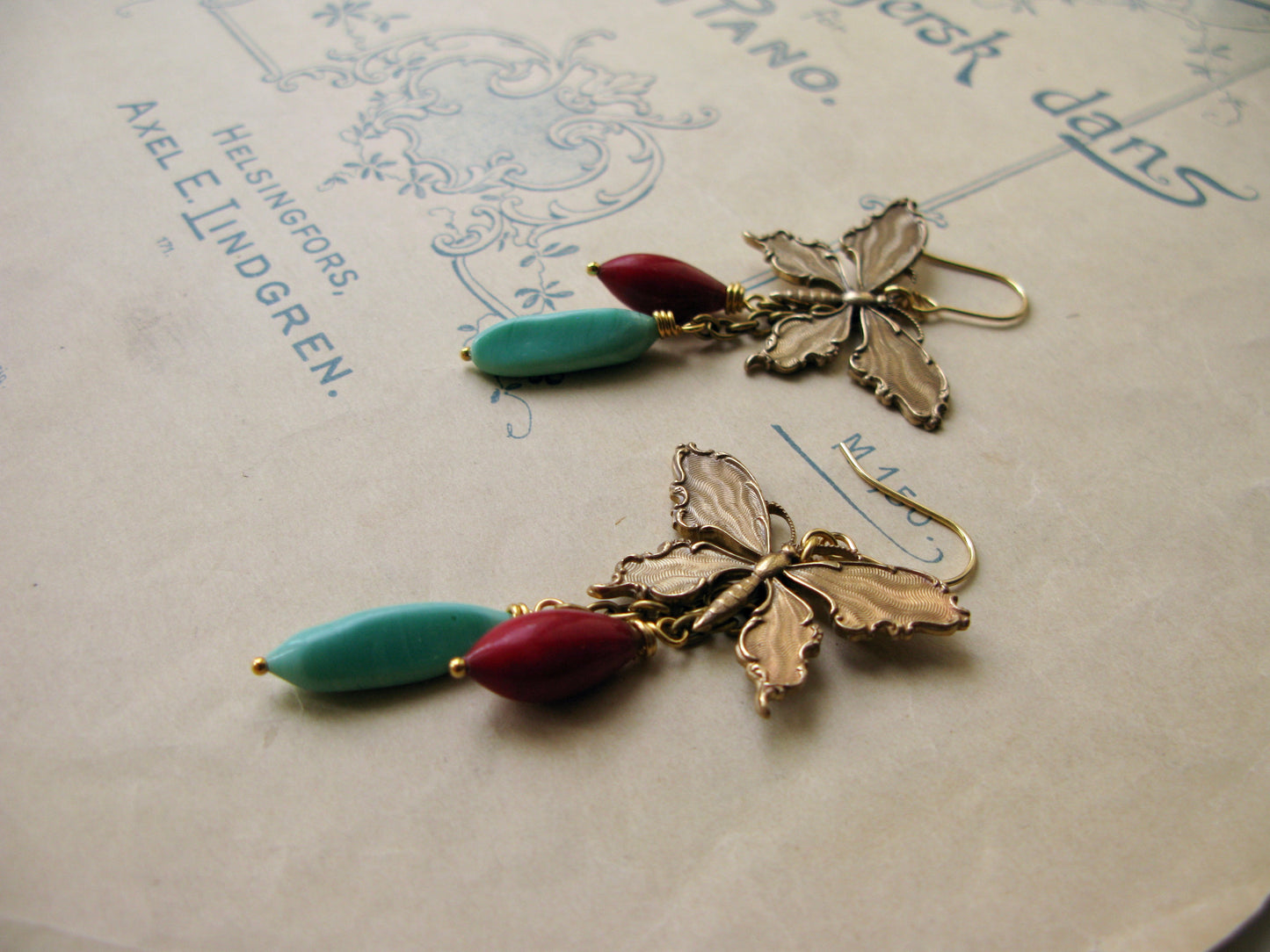 Papillon earrings in mint/red