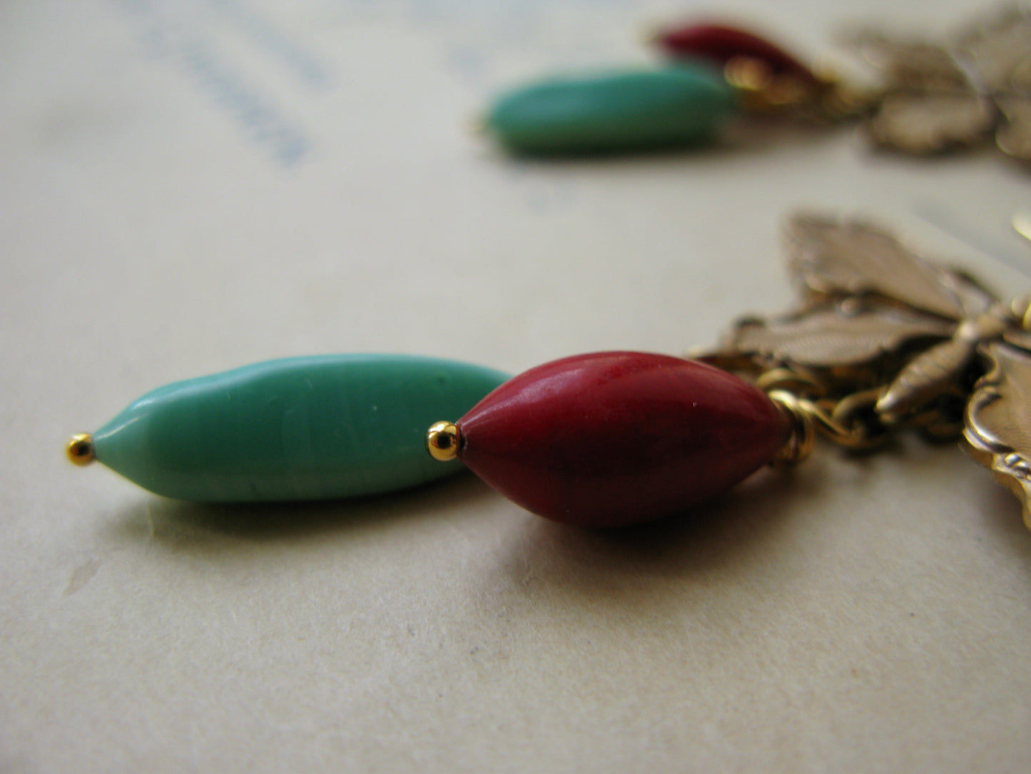 Papillon earrings in mint/red