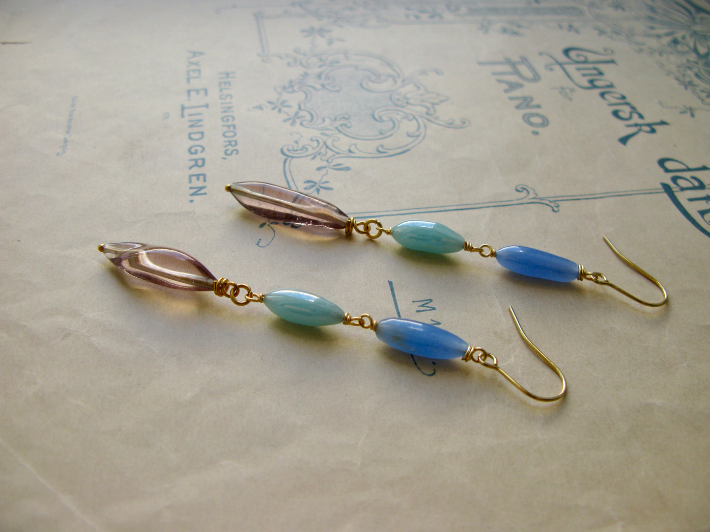 Palette long earrings in lilac