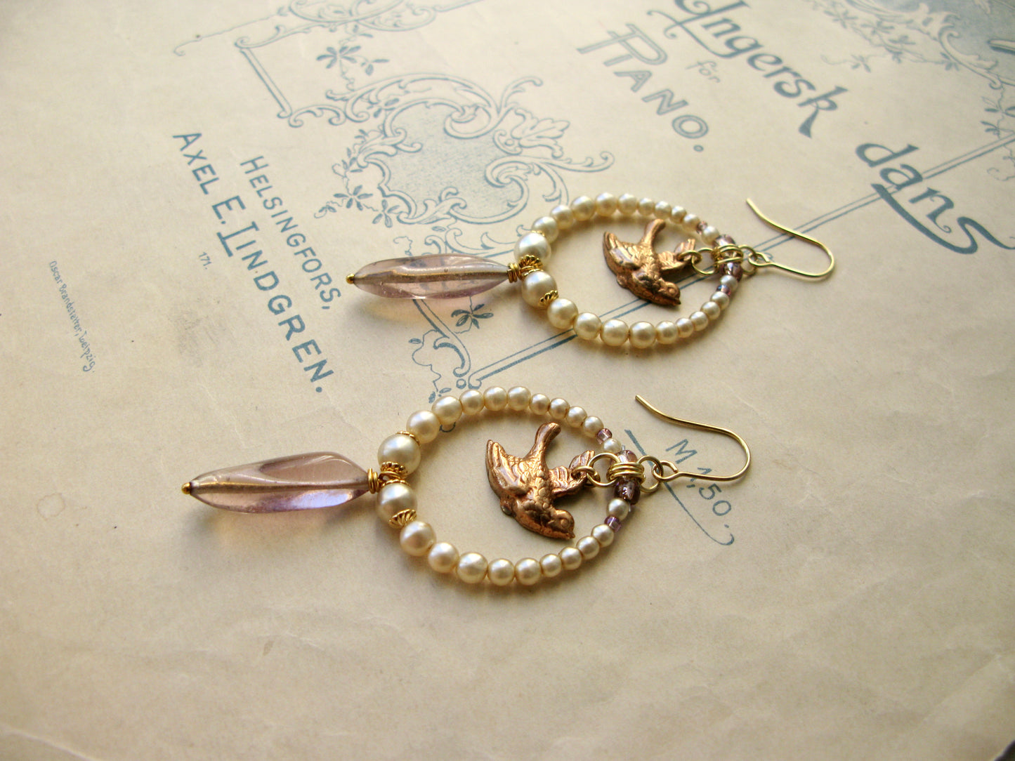 Lark pearly hoop earrings in lilac