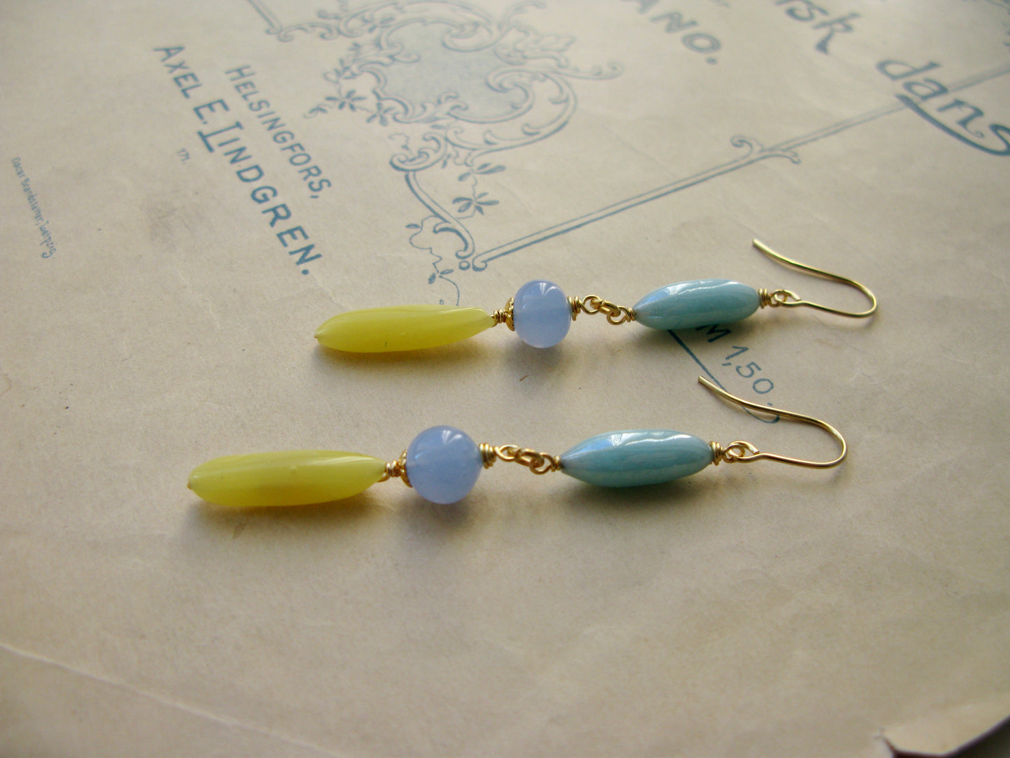 Palette long earrings in lemon