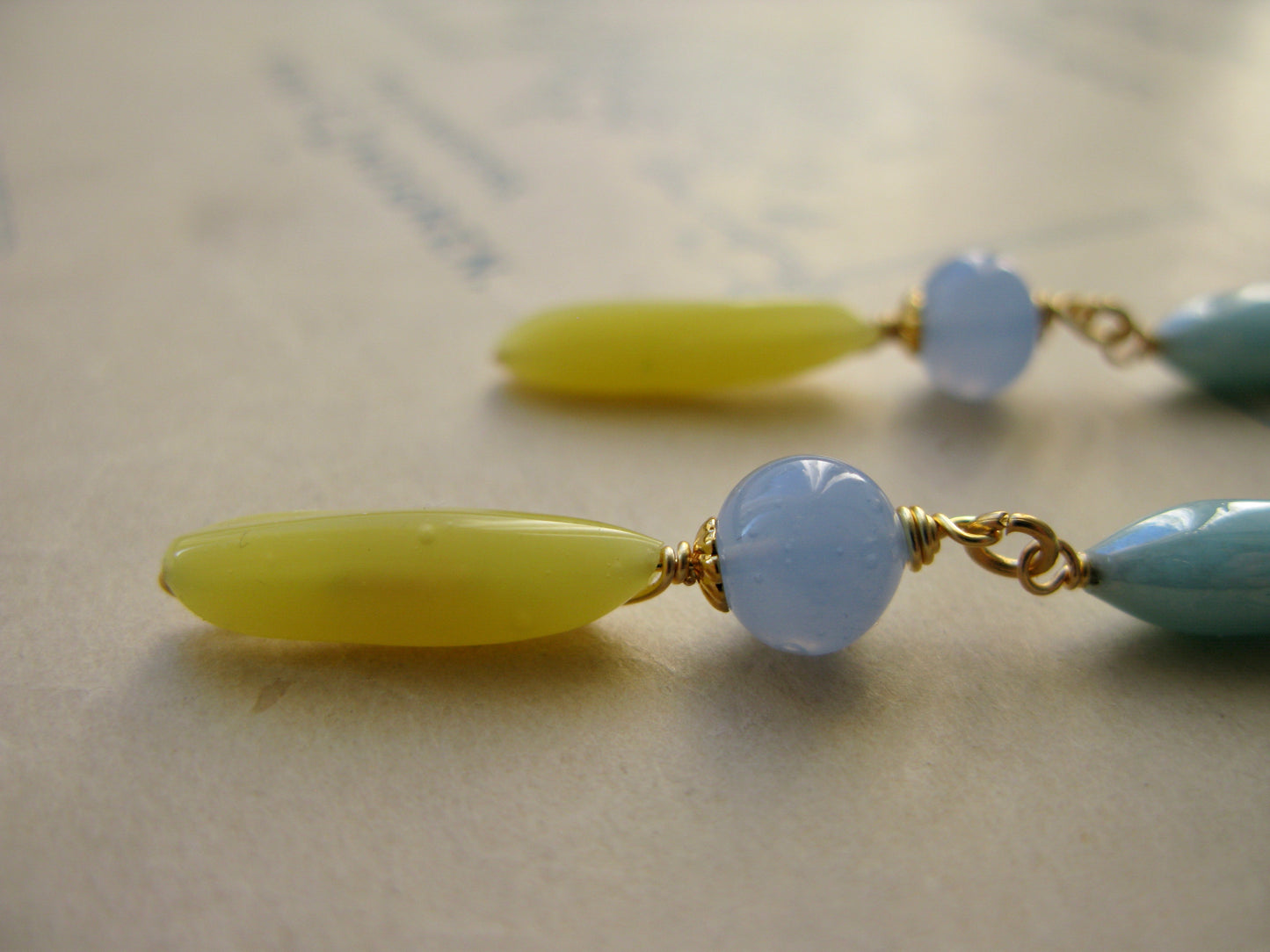 Palette long earrings in lemon